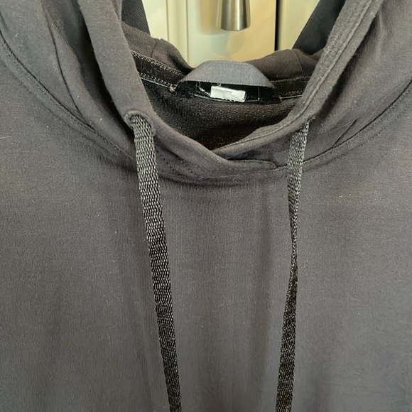 Lululemon Crossover Back Sweater, Black, Size 6 - Picture 4 of 6